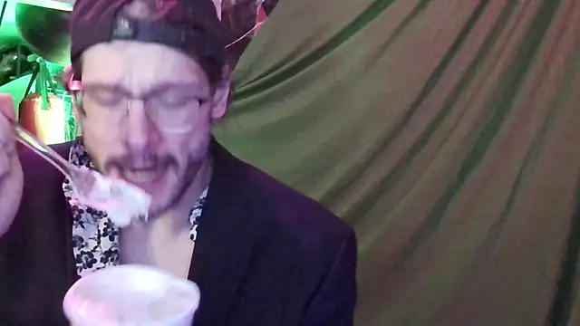 MasterDaddyCool online show from 10-28-25, 04:27