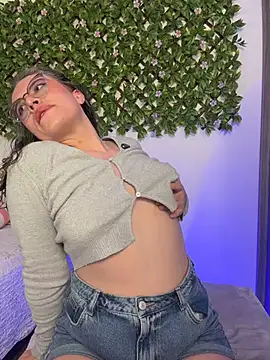 Snapshot of Katheerine chatting on 01-18-26, 01:09 Katheerine online show from 01-18-26, 01:09