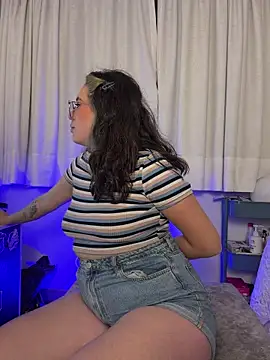 Snapshot of Katheerine chatting on 02-12-26, 03:12 Katheerine online show from 02-12-26, 03:12