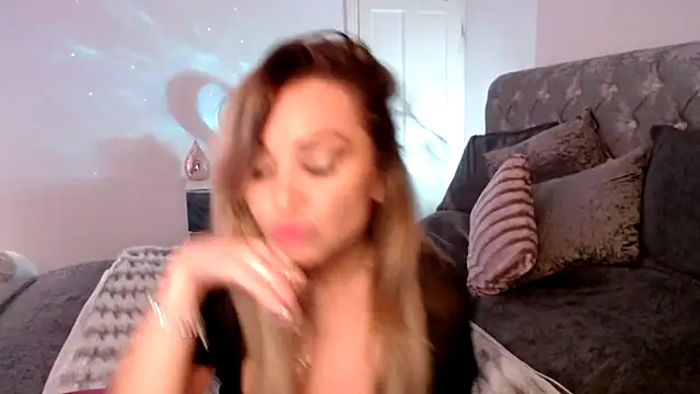 AngeleyesUK online show from 10-23-25, 01:16