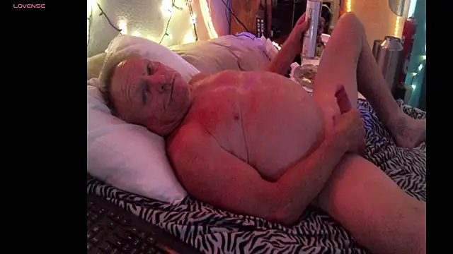 Pussyeat2please online show from 04-15-26, 05:31