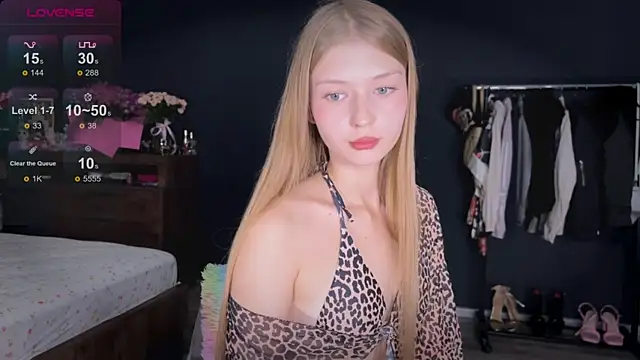 holylisssa online show from 10-08-25, 04:04