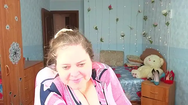 Audrey Aura online show from 10-13-25, 05:07