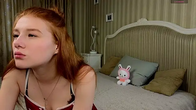 Snapshot of Juuulia_ chatting on 09-22-25, 02:41 Juuulia online show from 09-22-25, 02:41