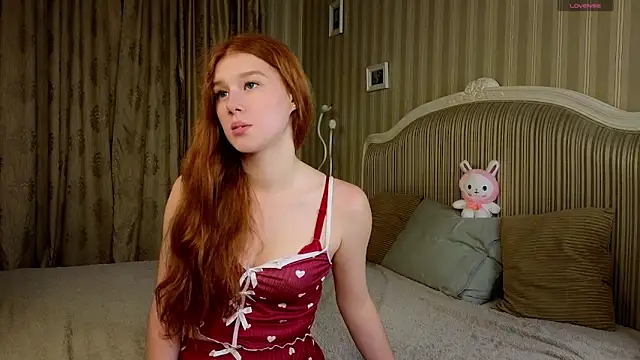 Snapshot of Juuulia_ chatting on 09-27-25, 02:44 Juuulia online show from 09-27-25, 02:44