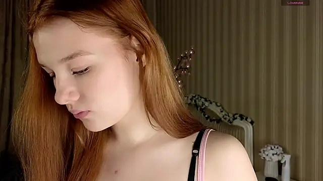 Snapshot of Juuulia_ chatting on 12-01-25, 02:55 Juuulia online show from 12-01-25, 02:55