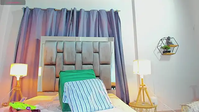 Karlaliones69 online show from 10-15-25, 11:43