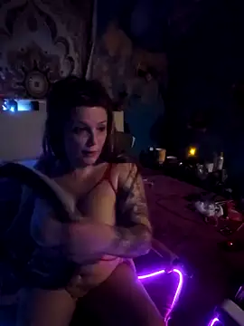 Snapshot of delish_dahlia chatting on 02-18-26, 07:15 delish dahlia online show from 02-18-26, 07:15