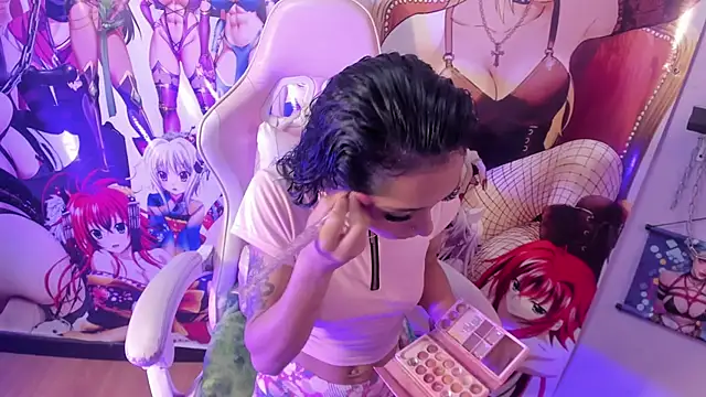 Kylie Moan online show from 10-10-25, 04:44