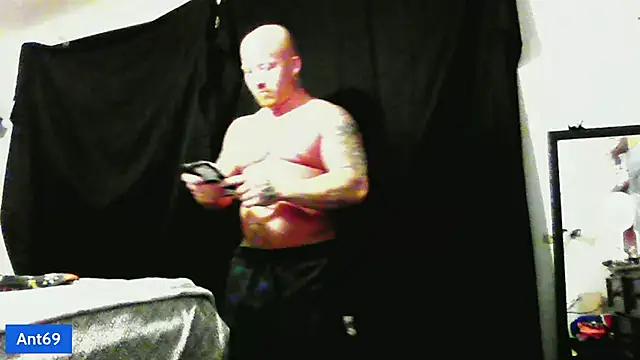 Snapshot of AntMeich6969 chatting on 09-28-25, 11:54 AntMeich6969 online show from 09-28-25, 11:54