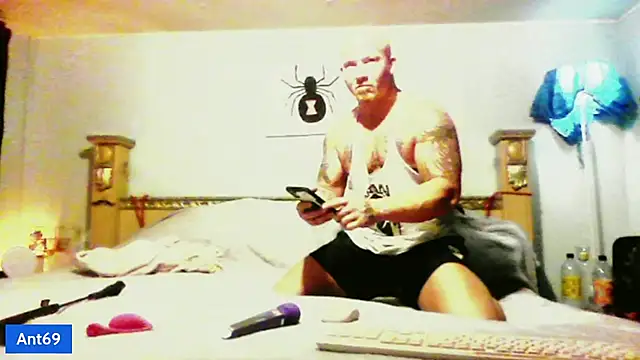 Snapshot of AntMeich6969 chatting on 10-06-25, 01:58 AntMeich6969 online show from 10-06-25, 01:58