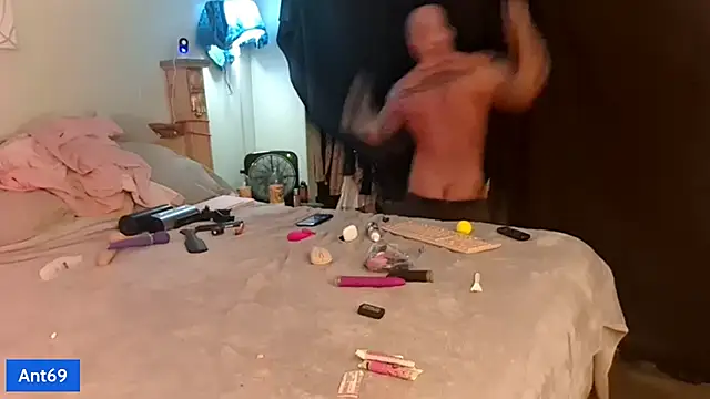 Snapshot of AntMeich6969 chatting on 10-18-25, 03:02 AntMeich6969 online show from 10-18-25, 03:02