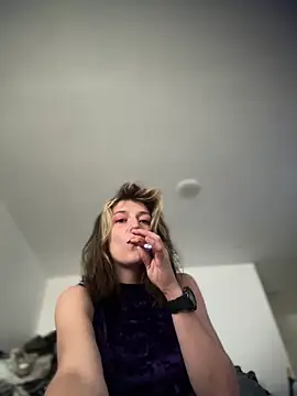 Snapshot of MrsSizzle chatting on 10-18-25, 08:09 MrsSizzle online show from 10-18-25, 08:09