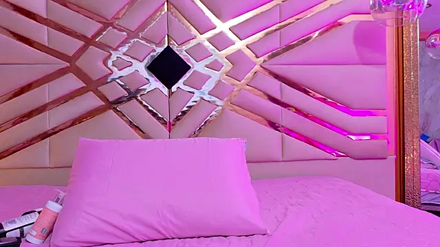 Snapshot of cutepetitee chatting on 11-05-25, 07:36 cutepetitee online show from 11-05-25, 07:36