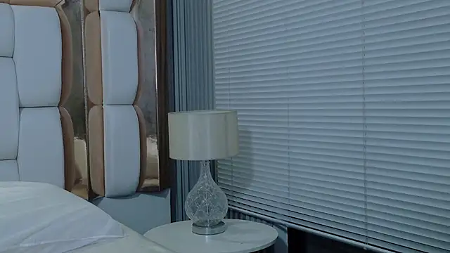 Snapshot of cutepetitee chatting on 11-12-25, 08:04 cutepetitee online show from 11-12-25, 08:04