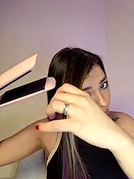 AmaiaSalvatore online show from 11-28-25, 09:28