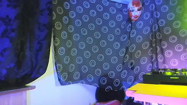 Snapshot of DjDiCKmannOnE chatting on 02-10-26, 02:15 DjDiCKmannOnE online show from 02-10-26, 02:15