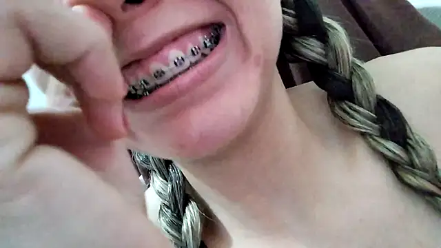 isabelly08ty online show from 11-17-25, 06:35