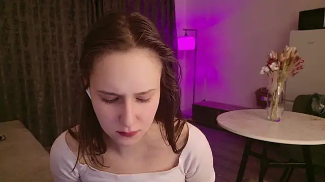 Snapshot of LucyRose3 chatting on 02-12-26, 04:40 LucyRose3 online show from 02-12-26, 04:40