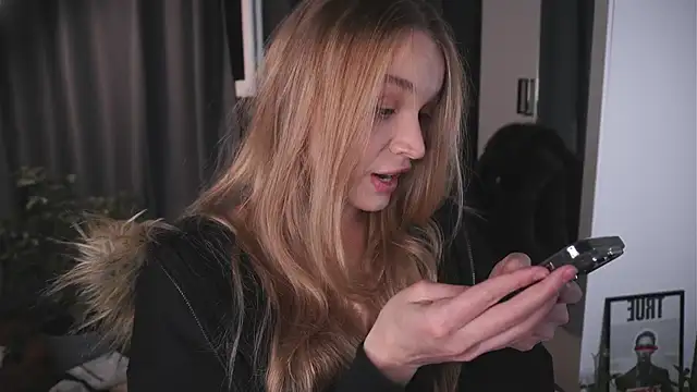 lisa schiele online show from 10-27-25, 08:13