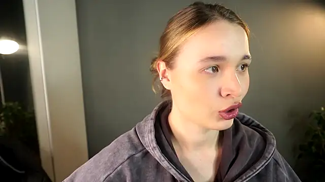 lisa schiele online show from 12-04-25, 09:01