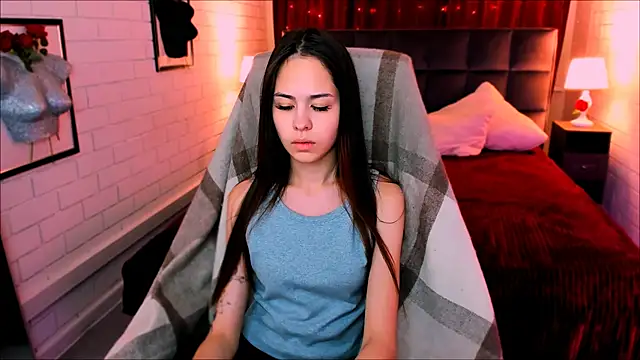 UliaNeer online show from 11-25-25, 05:07