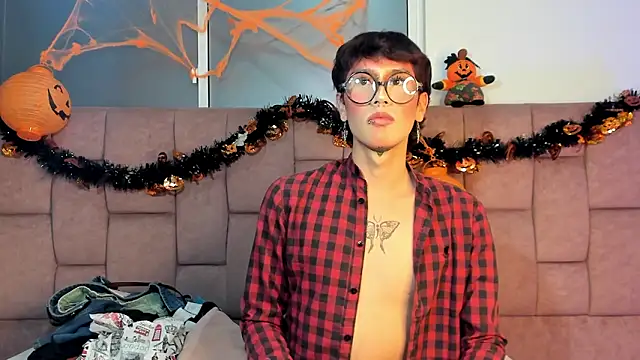 Soro Lovelyboy online show from 10-01-25, 04:07