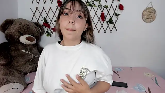 Snapshot of emma_grays2 chatting on 09-09-25, 04:34 emma grays2 online show from 09-09-25, 04:34