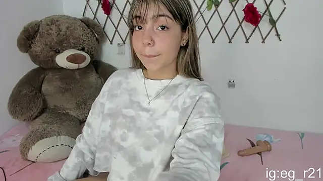 Snapshot of emma_grays2 chatting on 10-10-25, 04:00 emma grays2 online show from 10-10-25, 04:00