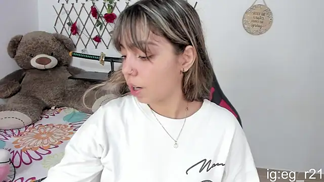 Snapshot of emma_grays2 chatting on 10-14-25, 05:41 emma grays2 online show from 10-14-25, 05:41