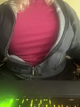 LunoviaXL online show from 11-04-25, 11:20