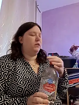 Snapshot of Feuchtekitty92@xh chatting on 10-14-25, 06:36 Feuchtekitty92xh online show from 10-14-25, 06:36