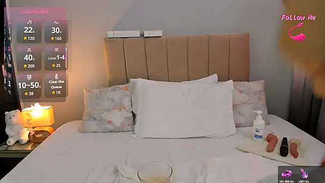 Penelophe01 online show from 10-28-25, 05:15