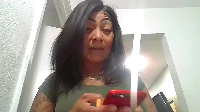 Snapshot of Flossee chatting on 05-11-26, 08:50 Flossee online show from 05-11-26, 08:50