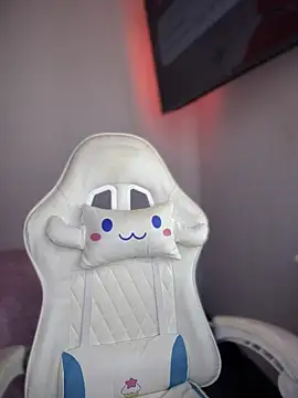 Snapshot of isabela_l chatting on 09-21-25, 05:36 isabela l online show from 09-21-25, 05:36