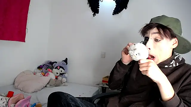 lucky stricke online show from 10-25-25, 03:58