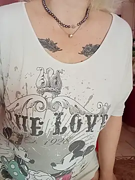 Snapshot of SquirtMilf00 chatting on 09-13-25, 02:55 SquirtMilf00 online show from 09-13-25, 02:55