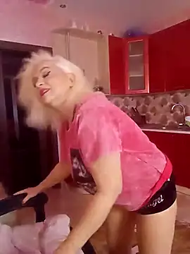 Snapshot of SquirtMilf00 chatting on 10-18-25, 01:41 SquirtMilf00 online show from 10-18-25, 01:41