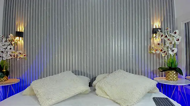 SOPHICOLLINS online show from 09-19-25, 07:03