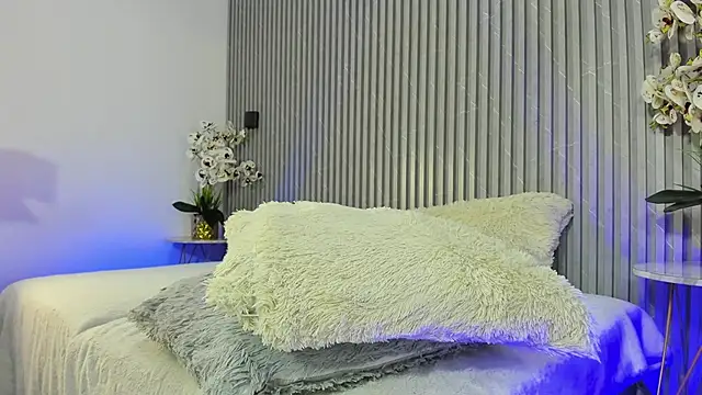 SOPHICOLLINS online show from 09-25-25, 07:06