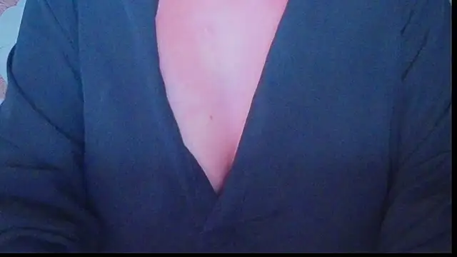 Snapshot of Erika_bestboobs chatting on 12-20-25, 03:19 Erika bestboobs online show from 12-20-25, 03:19