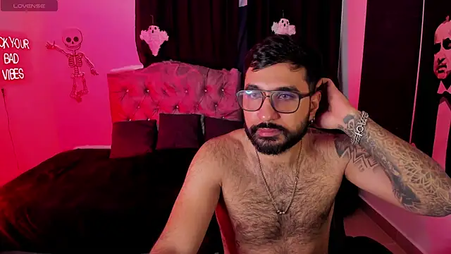 Snapshot of DanteAndVictoria chatting on 10-16-25, 01:50 DanteAndVictoria online show from 10-16-25, 01:50