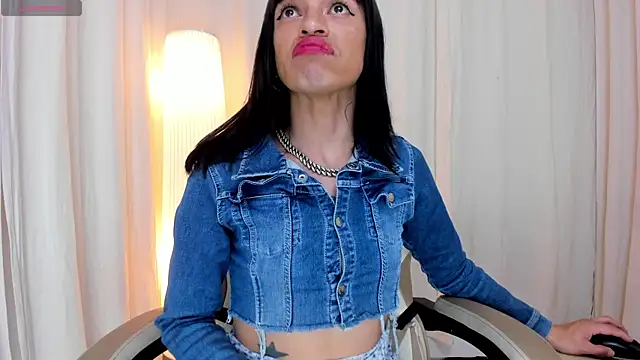 Snapshot of Alanakimura_ chatting on 11-05-25, 08:31 Alanakimura online show from 11-05-25, 08:31