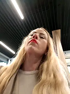 Snapshot of DeeA_Blondy chatting on 09-21-25, 04:14 DeeA Blondy online show from 09-21-25, 04:14