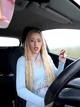 Snapshot of DeeA_Blondy chatting on 10-08-25, 04:43 DeeA Blondy online show from 10-08-25, 04:43