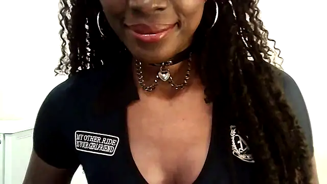 Snapshot of Chatdoll2 chatting on 10-18-25, 06:19 Chatdoll2 online show from 10-18-25, 06:19