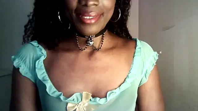 Snapshot of Chatdoll2 chatting on 10-28-25, 05:04 Chatdoll2 online show from 10-28-25, 05:04