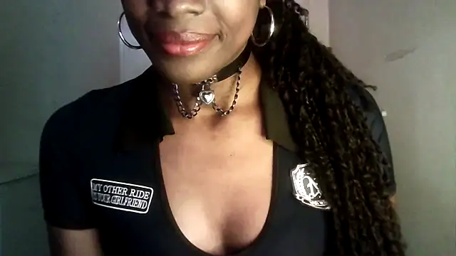 Snapshot of Chatdoll2 chatting on 11-23-25, 06:08 Chatdoll2 online show from 11-23-25, 06:08