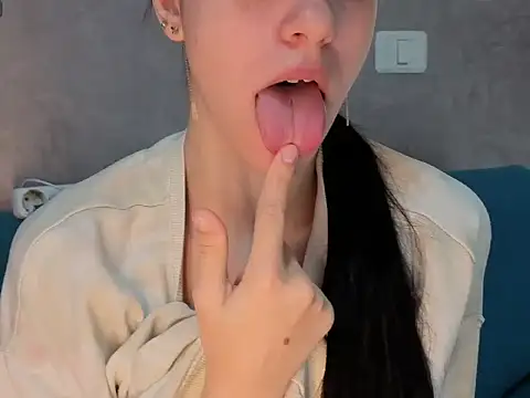 Snapshot of Pisypussy chatting on 10-21-25, 07:20 Pisypussy online show from 10-21-25, 07:20