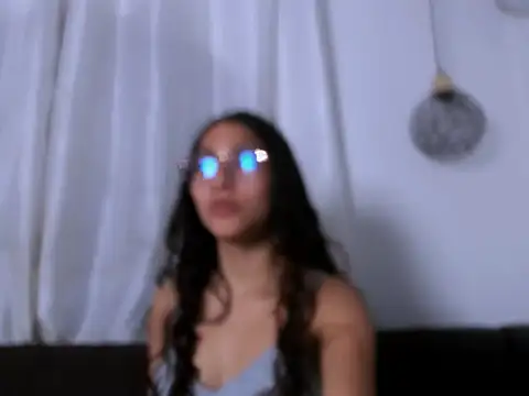 Akira Hime online show from 12-16-25, 04:28